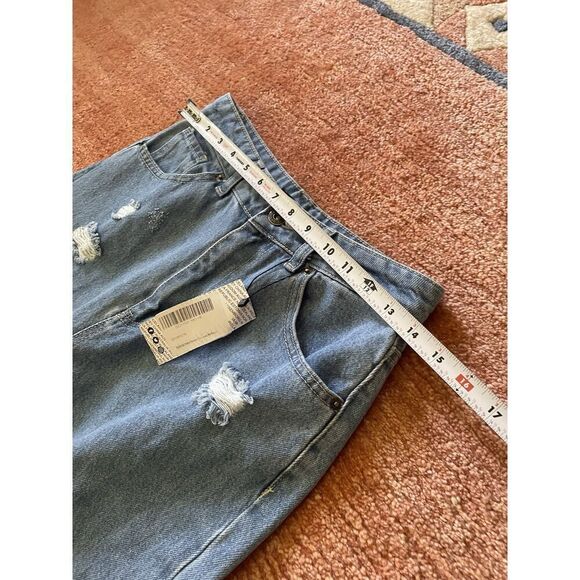 NWT boohoo High Waisted Extreme Distressed Ripped Mom Jeans Women’s Size US 6 - Picture 6 of 9